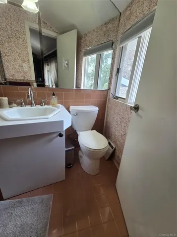 21 Woodridge Lane Sea Cliff NY 11579