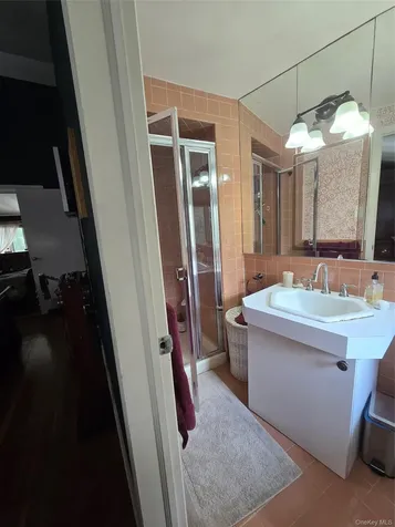 21 Woodridge Lane Sea Cliff NY 11579