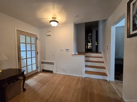 21 Woodridge Lane Sea Cliff NY 11579