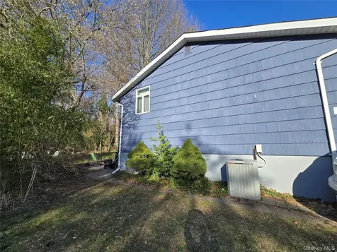21 Woodridge Lane Sea Cliff NY 11579