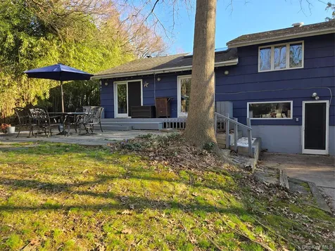 21 Woodridge Lane Sea Cliff NY 11579