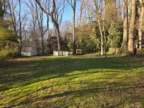 21 Woodridge Lane Sea Cliff NY 11579