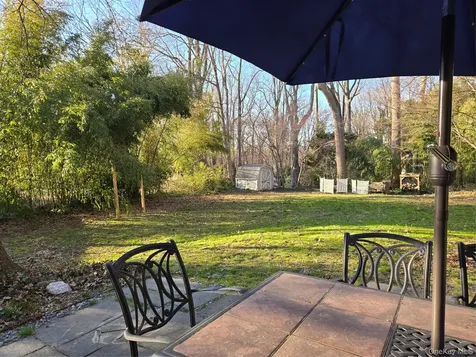21 Woodridge Lane Sea Cliff NY 11579
