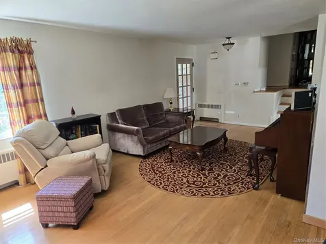 21 Woodridge Lane Sea Cliff NY 11579