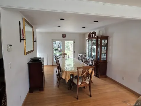 21 Woodridge Lane Sea Cliff NY 11579