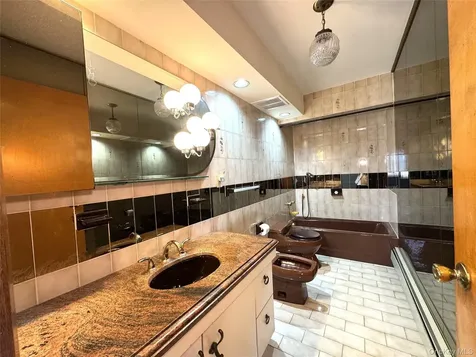 15754 95th Street Howard Beach NY 11414