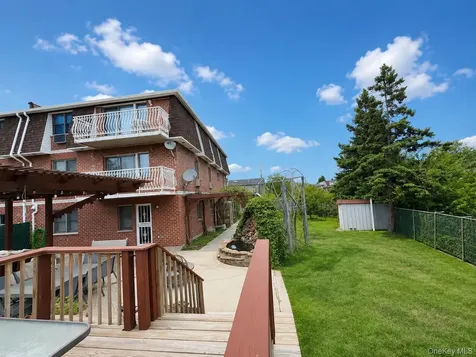15754 95th Street Howard Beach NY 11414
