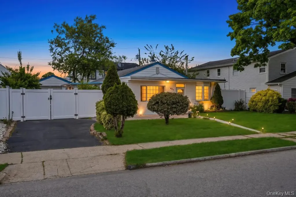 431 Argyle Road East Meadow NY 11554