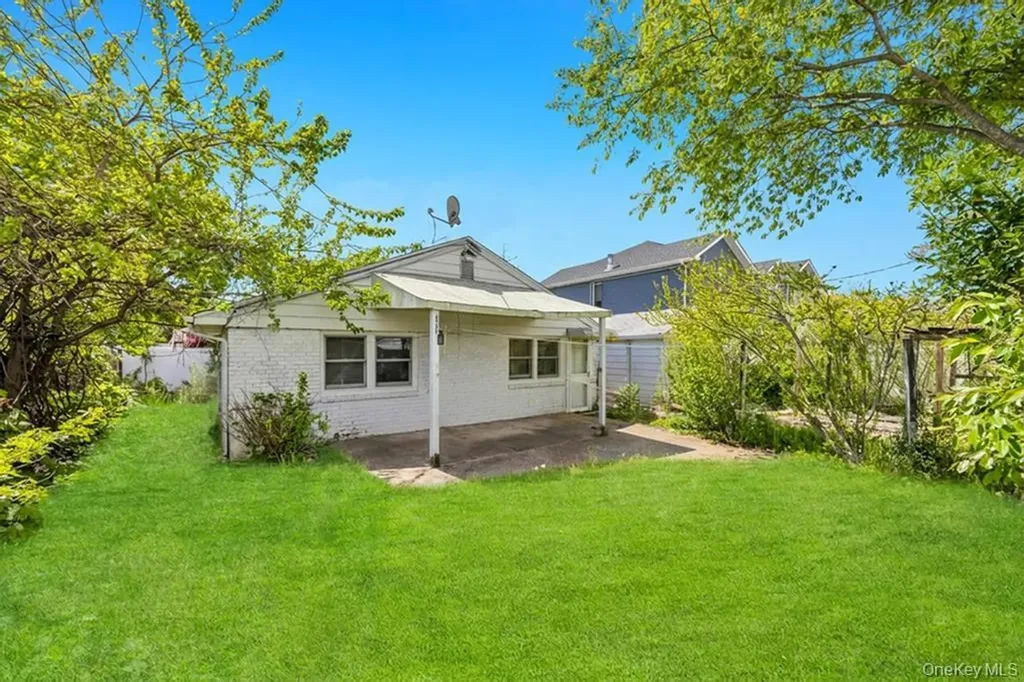 431 Argyle Road East Meadow NY 11554