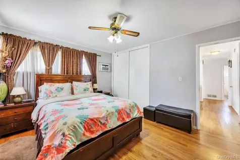 2 Wellesley Lane Hicksville NY 11801