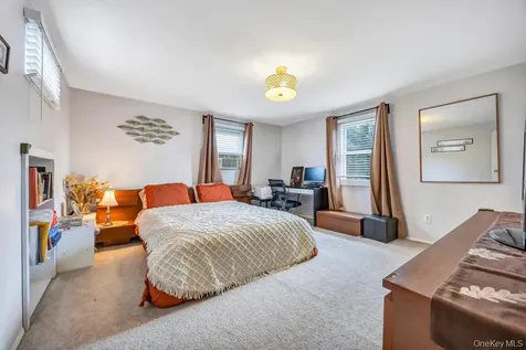 2 Wellesley Lane Hicksville NY 11801