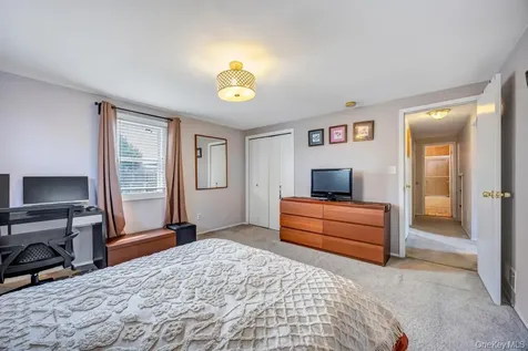 2 Wellesley Lane Hicksville NY 11801