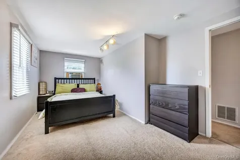 2 Wellesley Lane Hicksville NY 11801