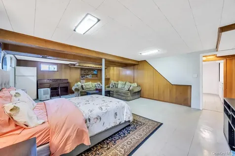 2 Wellesley Lane Hicksville NY 11801