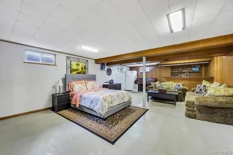 2 Wellesley Lane Hicksville NY 11801