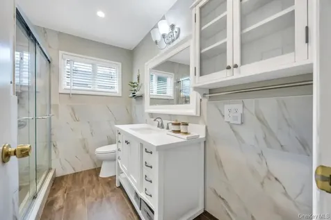 2 Wellesley Lane Hicksville NY 11801