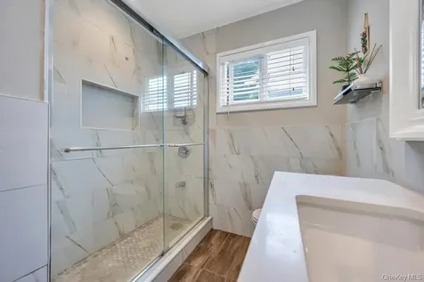 2 Wellesley Lane Hicksville NY 11801