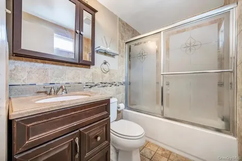 2 Wellesley Lane Hicksville NY 11801