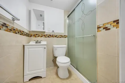 2 Wellesley Lane Hicksville NY 11801