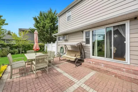 2 Wellesley Lane Hicksville NY 11801