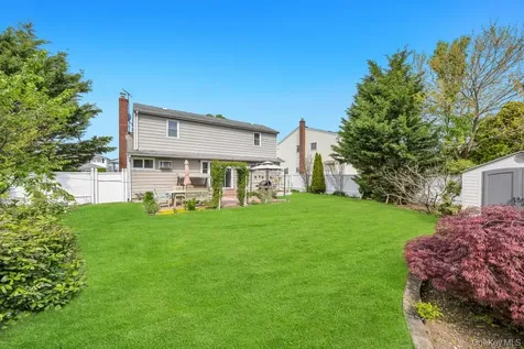 2 Wellesley Lane Hicksville NY 11801
