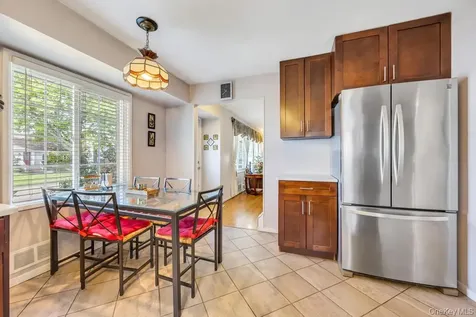 2 Wellesley Lane Hicksville NY 11801