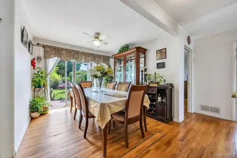 2 Wellesley Lane Hicksville NY 11801