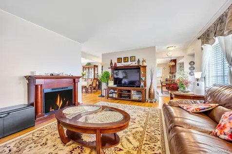 2 Wellesley Lane Hicksville NY 11801