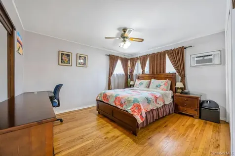 2 Wellesley Lane Hicksville NY 11801