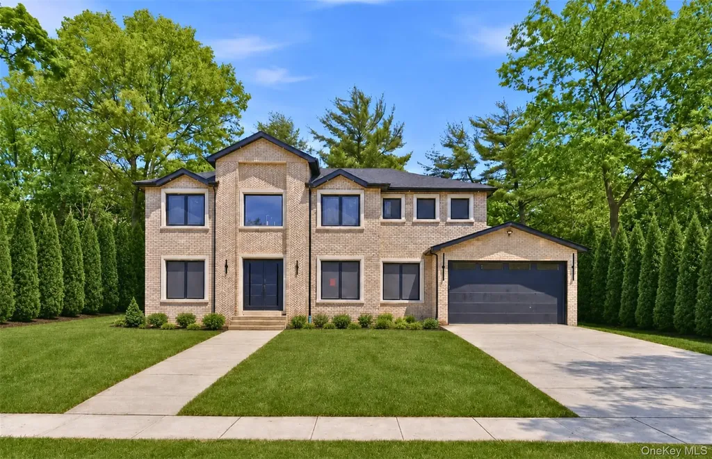 97 Parkway Drive Roslyn Heights NY 11577