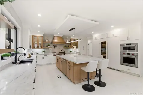 97 Parkway Drive Roslyn Heights NY 11577