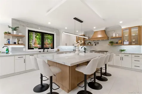 97 Parkway Drive Roslyn Heights NY 11577