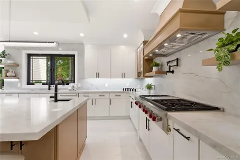 97 Parkway Drive Roslyn Heights NY 11577