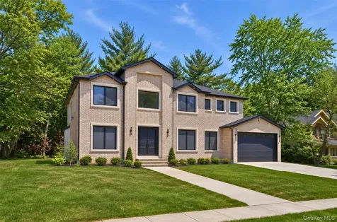 97 Parkway Drive Roslyn Heights NY 11577