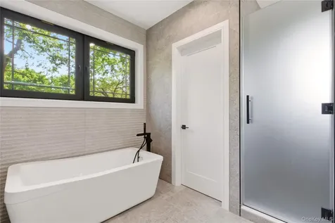 97 Parkway Drive Roslyn Heights NY 11577