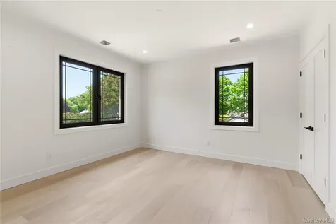 97 Parkway Drive Roslyn Heights NY 11577