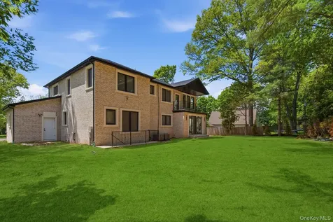97 Parkway Drive Roslyn Heights NY 11577