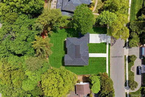 97 Parkway Drive Roslyn Heights NY 11577