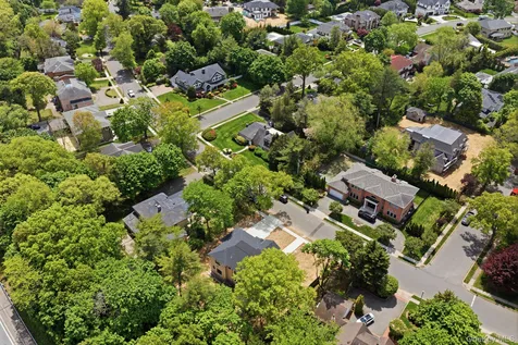 97 Parkway Drive Roslyn Heights NY 11577