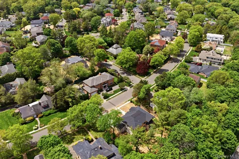 97 Parkway Drive Roslyn Heights NY 11577