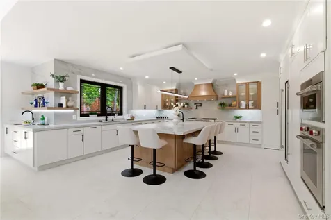 97 Parkway Drive Roslyn Heights NY 11577