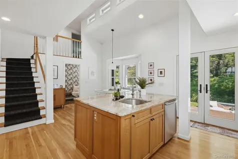 17 Woodbrook Road Pleasantville NY 10570