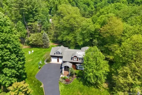 17 Woodbrook Road Pleasantville NY 10570