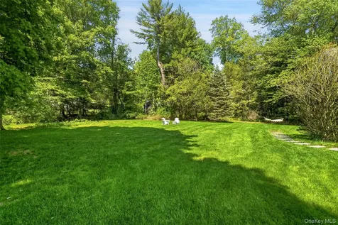 17 Woodbrook Road Pleasantville NY 10570