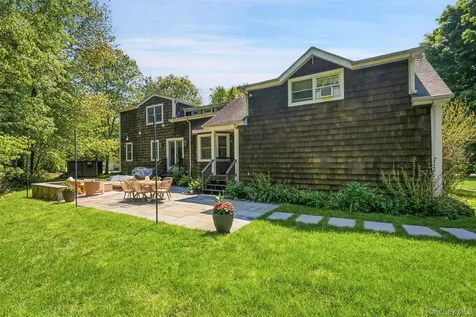 17 Woodbrook Road Pleasantville NY 10570