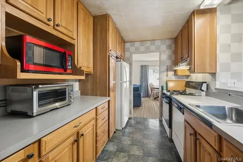 8 Cayuga Drive Peekskill NY 10566