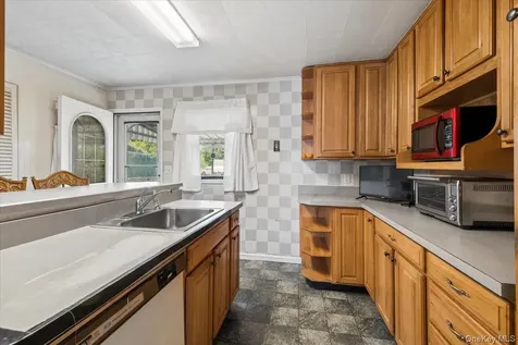 8 Cayuga Drive Peekskill NY 10566