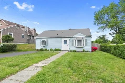 8 Cayuga Drive Peekskill NY 10566