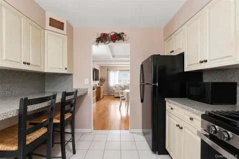 325 Glenbrook Avenue Yonkers NY 10705