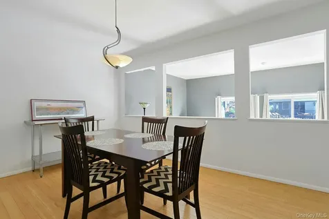 34 Village Green Bardonia NY 10954
